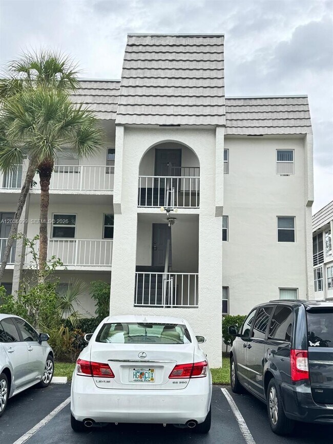 Building Photo - 8300 Sunrise Lakes Blvd