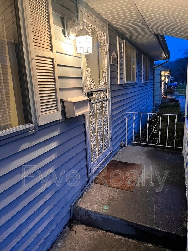 Building Photo - 1329 Barcelona Dr
