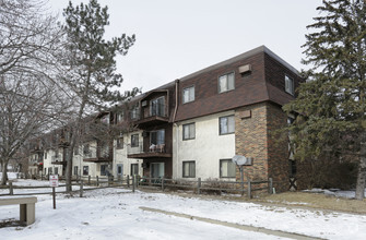 Building Photo - Elgin Pines