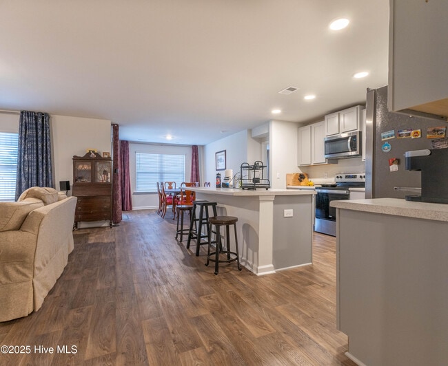 Building Photo - 509 Birdsong Dr