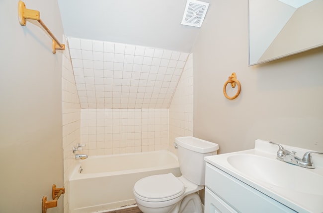 Building Photo - 392-394-394 N Garfield Ave