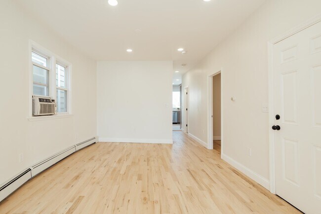 Building Photo - 27 W 52nd St