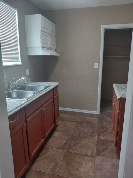 Building Photo - 360 Eaton St