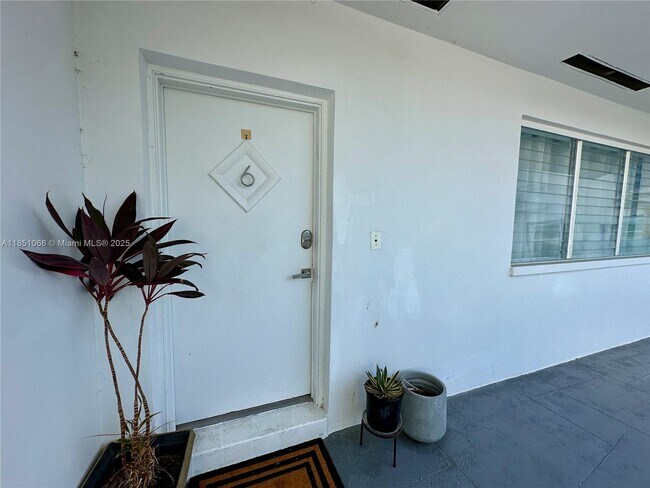Building Photo - 1135 101st St