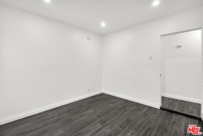 Building Photo - 1170 N Bronson Ave