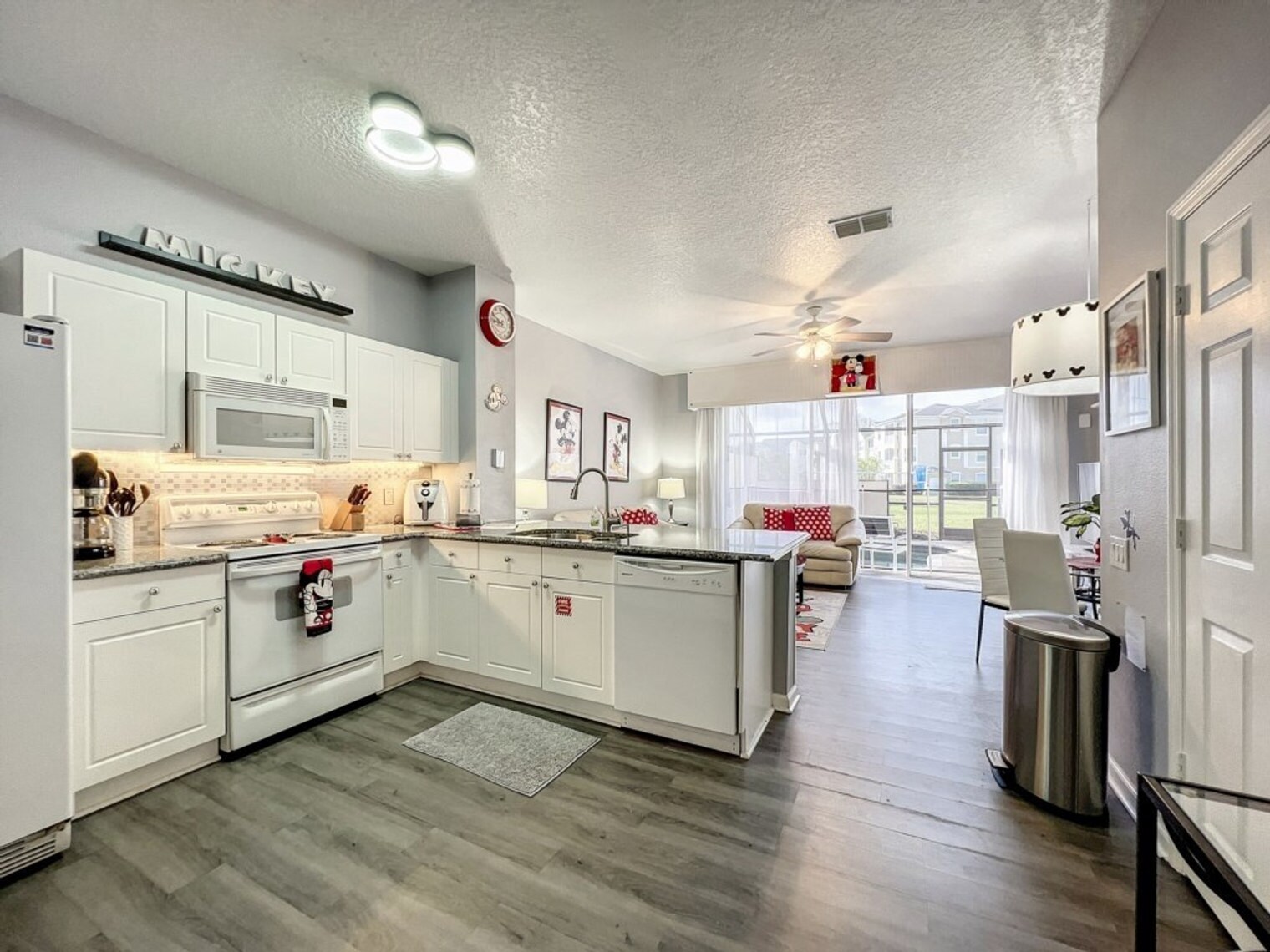 Building Photo - 2314 Silver Palm Dr