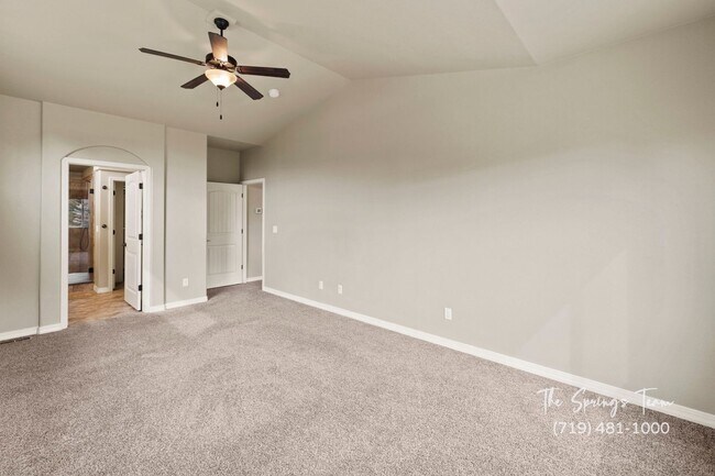 Building Photo - BEAUTIFUL 4BD + BONUS ROOM/3BA/3 CAR GARAG...