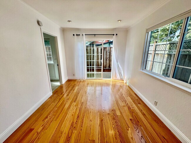 Building Photo - Willow Street Charm! 3 bedroom 1.5 bathroom home in Pacific Grove