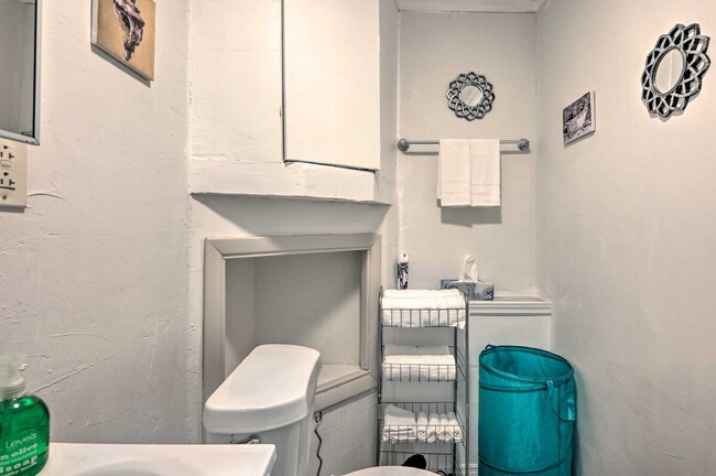 Building Photo - 7736 Sue Ellen Dr