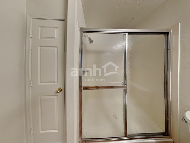 Building Photo - 539 S Apache Dr