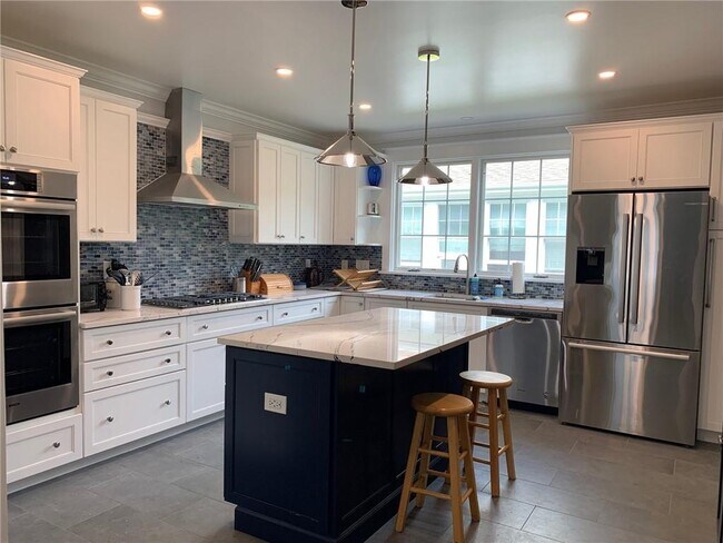 Building Photo - 86 Carroll Ave