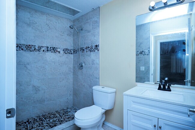 Building Photo - ICW_143 Mango Dr