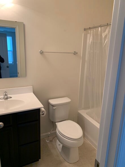 Building Photo - 120 Singleton Way