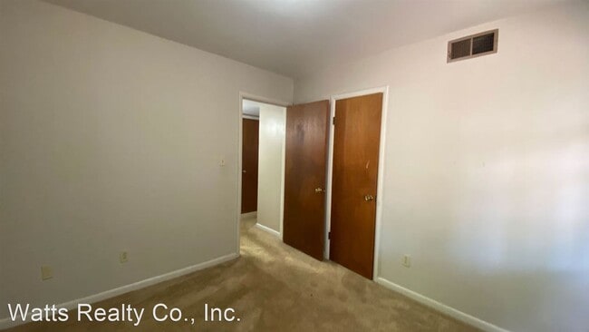 Building Photo - 8909 Parkway E