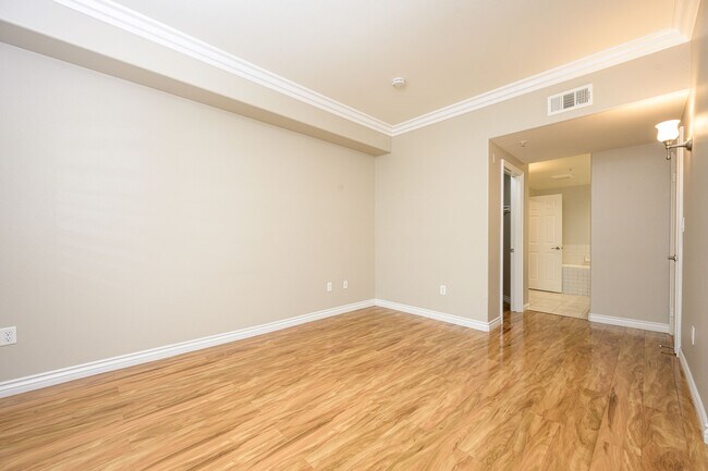 Building Photo - 2253 Martin