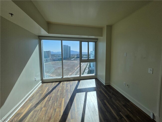 Building Photo - 2700 S Las Vegas Blvd