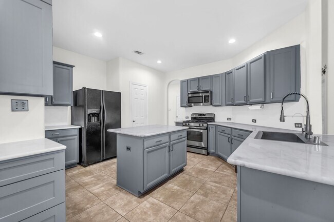 Building Photo - 11631 Trail Point Dr