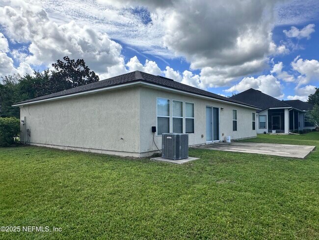 Building Photo - 4545 Golf Ridge Dr
