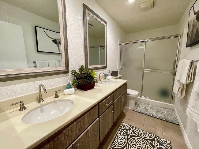 Building Photo - 41539 Woodhaven Dr W