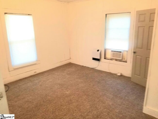 Building Photo - 807 W Hampton St