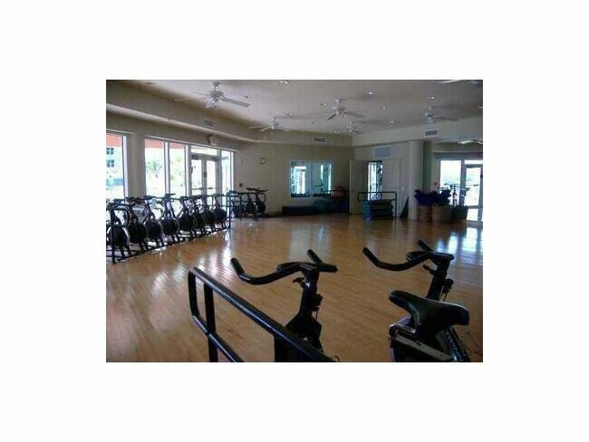 Building Photo - 3340 NE 190th St