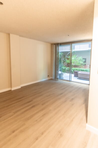 Living Room - 1440 Veteran Ave