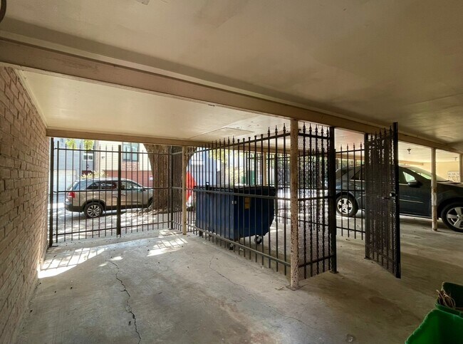 Building Photo - 3420 Mt Vernon St