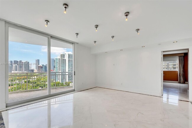 Building Photo - 2475 Brickell Ave