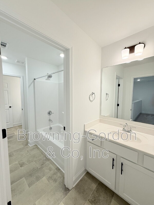 Building Photo - 312 Traywick Pl