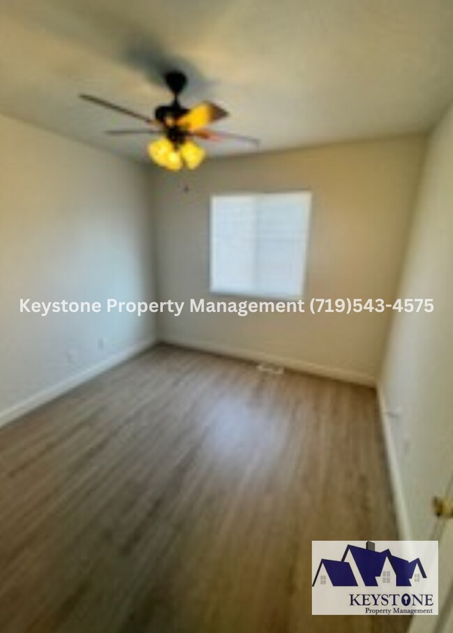 Building Photo - Located On A Quiet Cul-de-sac -  3 Plus Bedrooms/3 Bathroom/2 Car Garage $1800/$1800