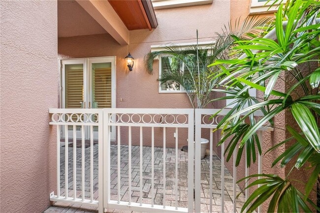 Building Photo - 515 5th Ave NE