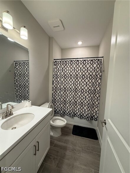 Building Photo - 107 SW 34th Pl