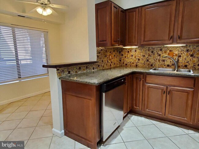 Building Photo - 6050 California Cir