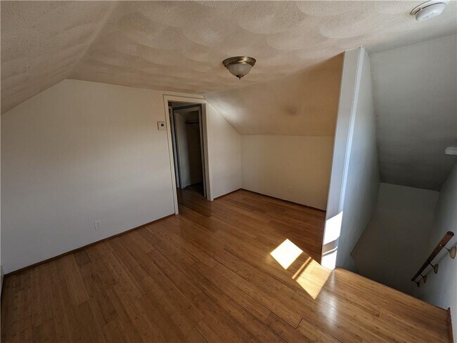 Building Photo - 61 Utton Ave