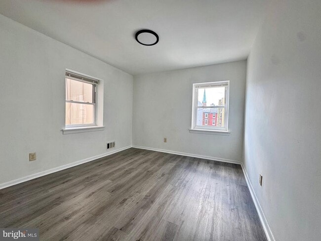 Building Photo - 1136 Mt Vernon St