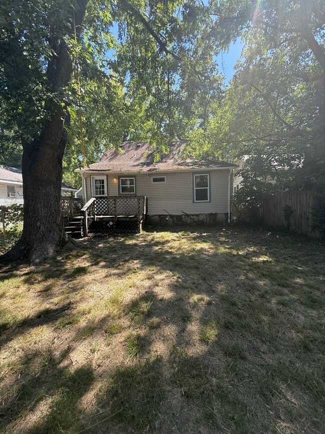 Building Photo - 853 S Nettleton Ave