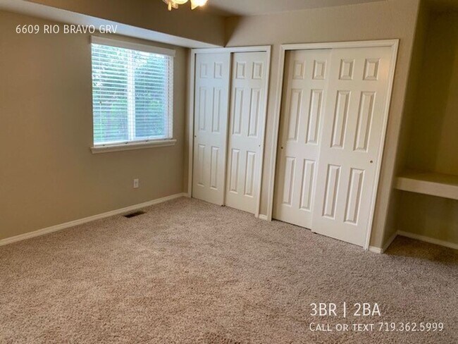 Building Photo - 2-story Townhome with Finished Basement