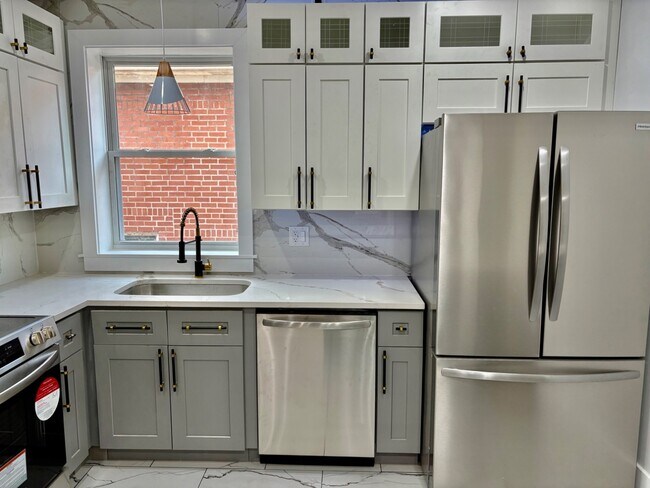 Building Photo - 5616 Phillips Ave