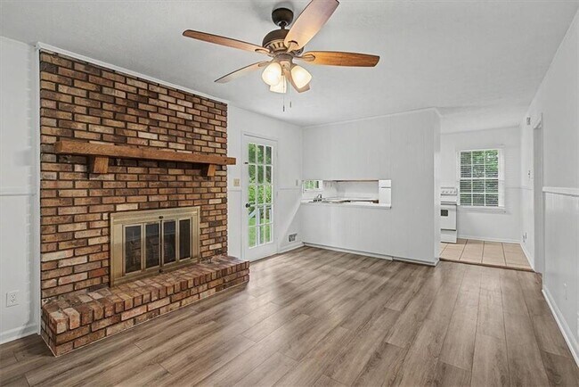 Building Photo - 2985 Fredrick Dr