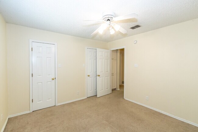 Building Photo - 2 Large Living areas! Approximately 2100 S...