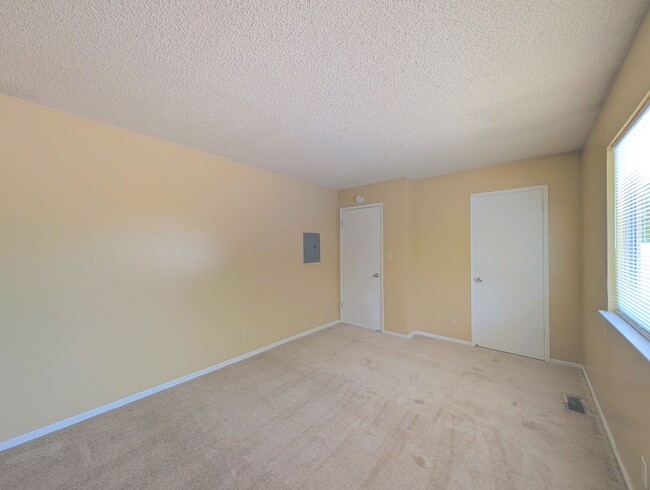 Building Photo - 6435 Greenback Ln