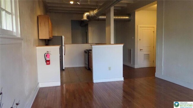 Building Photo - 147 S 4th St