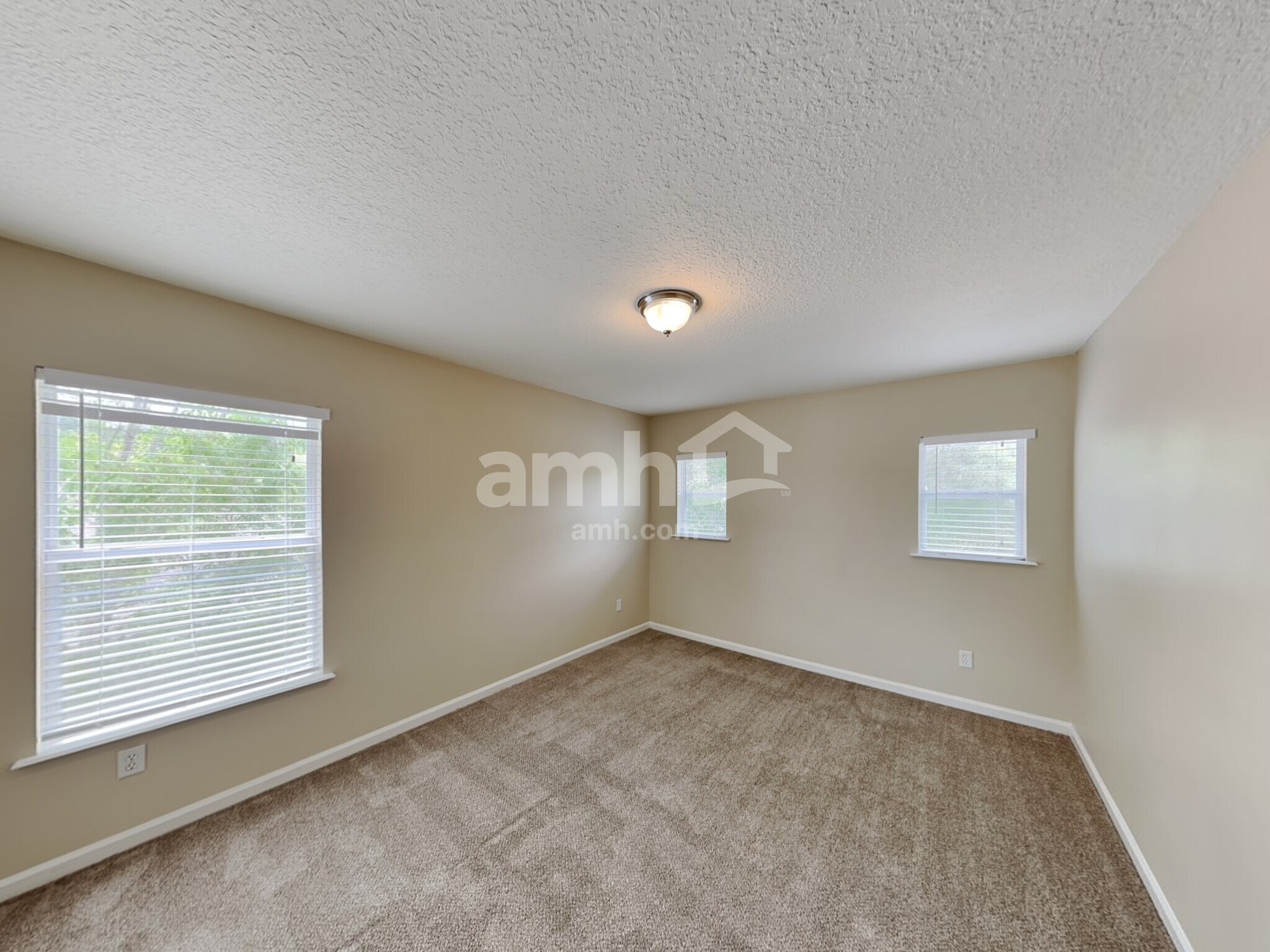 Building Photo - 664 Mackenzie Cir