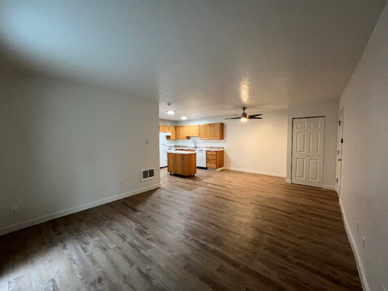 Building Photo - 17260 SW Heritage Ct