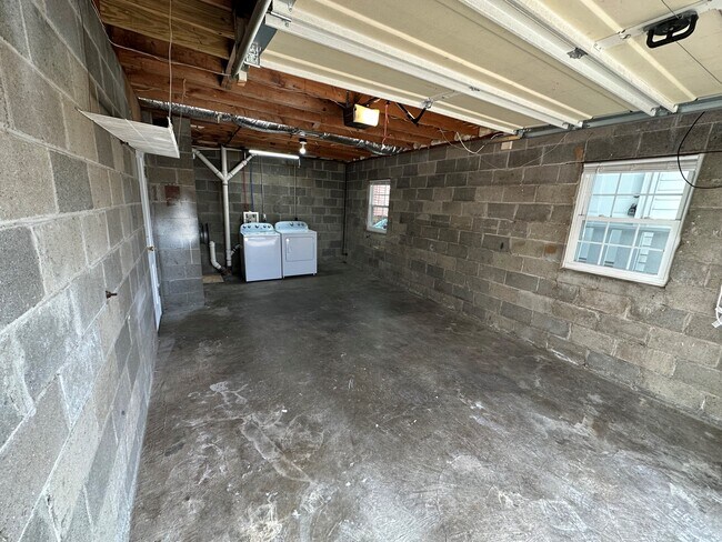 Building Photo - 2802 10th Ave