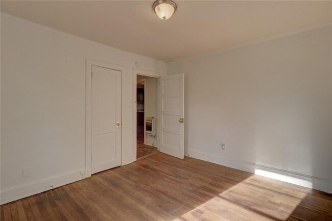 Building Photo - 1310 Winona Ave