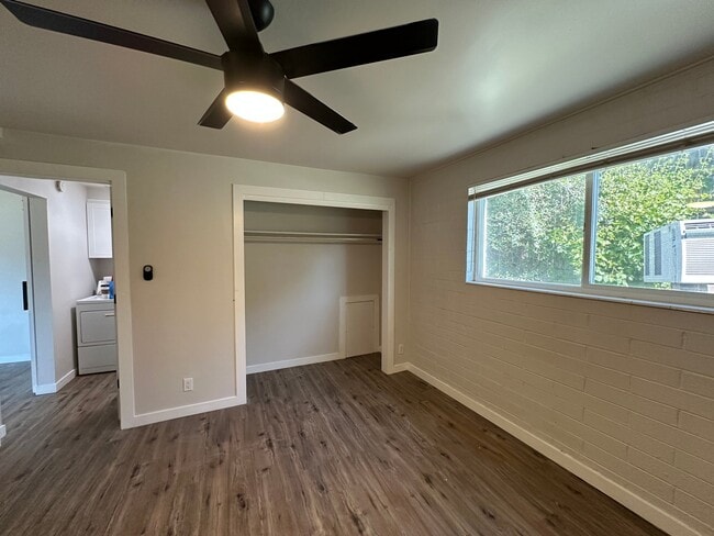 Building Photo - 387 Redondo Ave