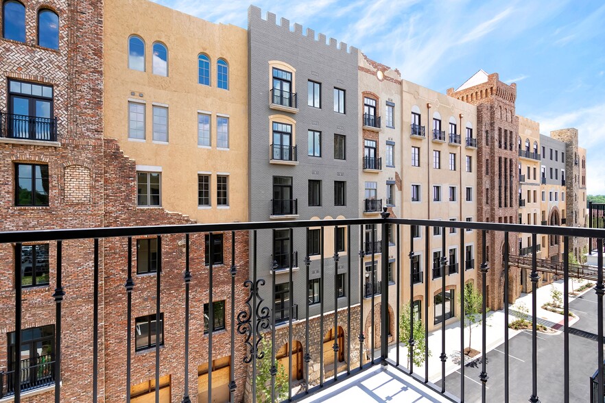 Avvio and Prossimo at BridgeWay Station 1104 Via Corso Ave