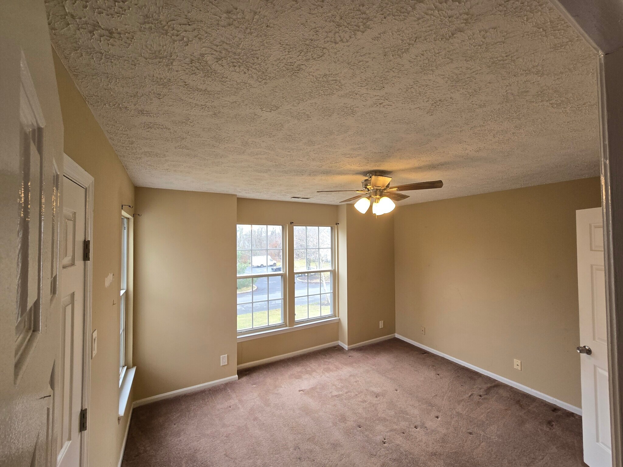 Building Photo - 180 Kenwood Dr