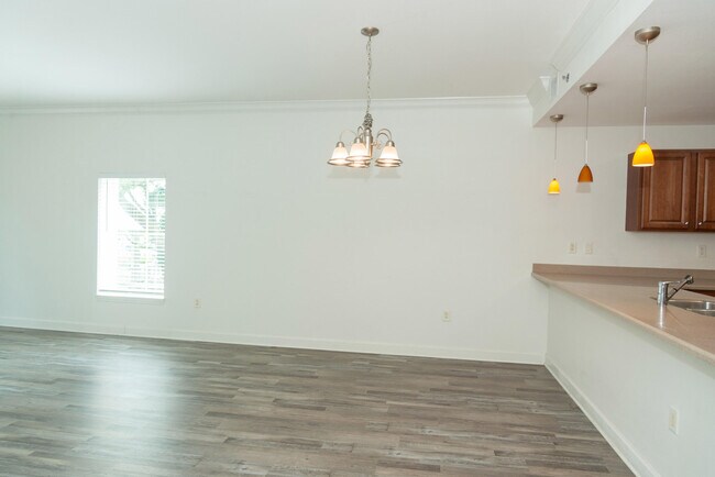 Building Photo - 113 Brooks St SE